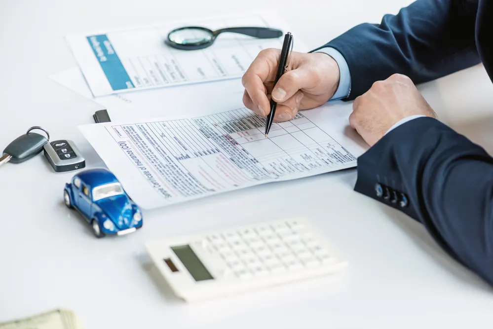How Does a Deductible Affect a Car Insurance Policy Premium?